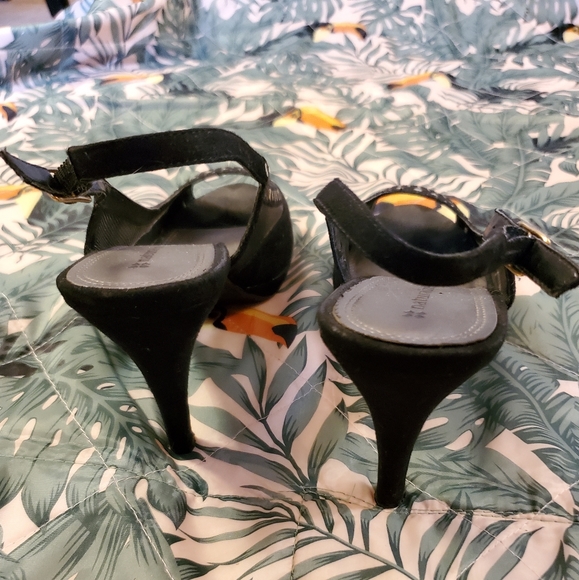 Naturalizer Heels - Picture 5 of 7